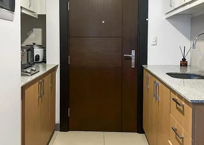 Modern 1br Bgc Uptown View Apartment Manila