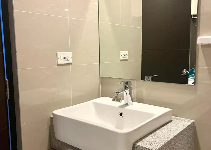 Apartment Modern 1br Bgc Uptown View *